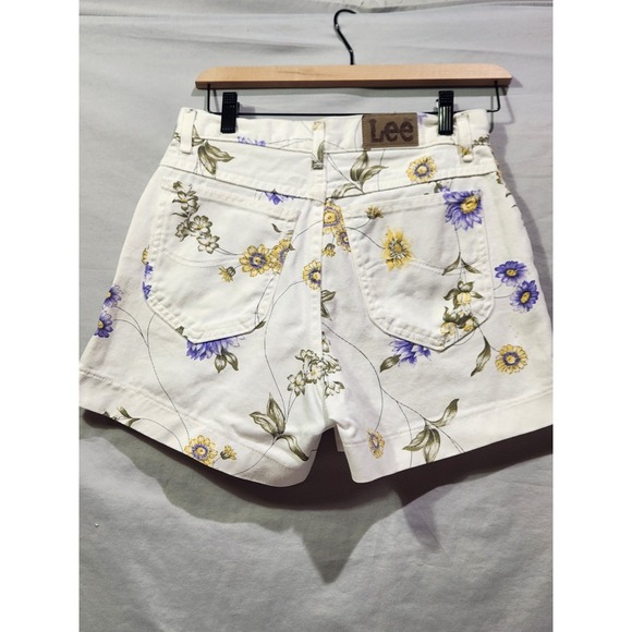 Lee Pants - 90s/VTG Lee White Shorts W Purple Flowers Sz 7 28" Waist